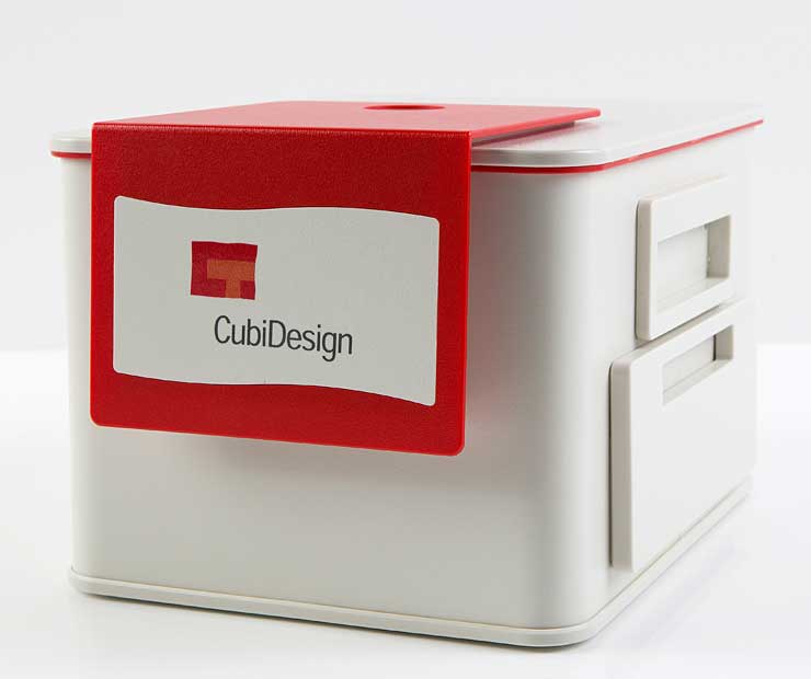 Ein Industriegehäuse mit dem Logo von CubiDesign